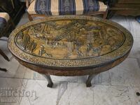 Măsuță veche sculptată