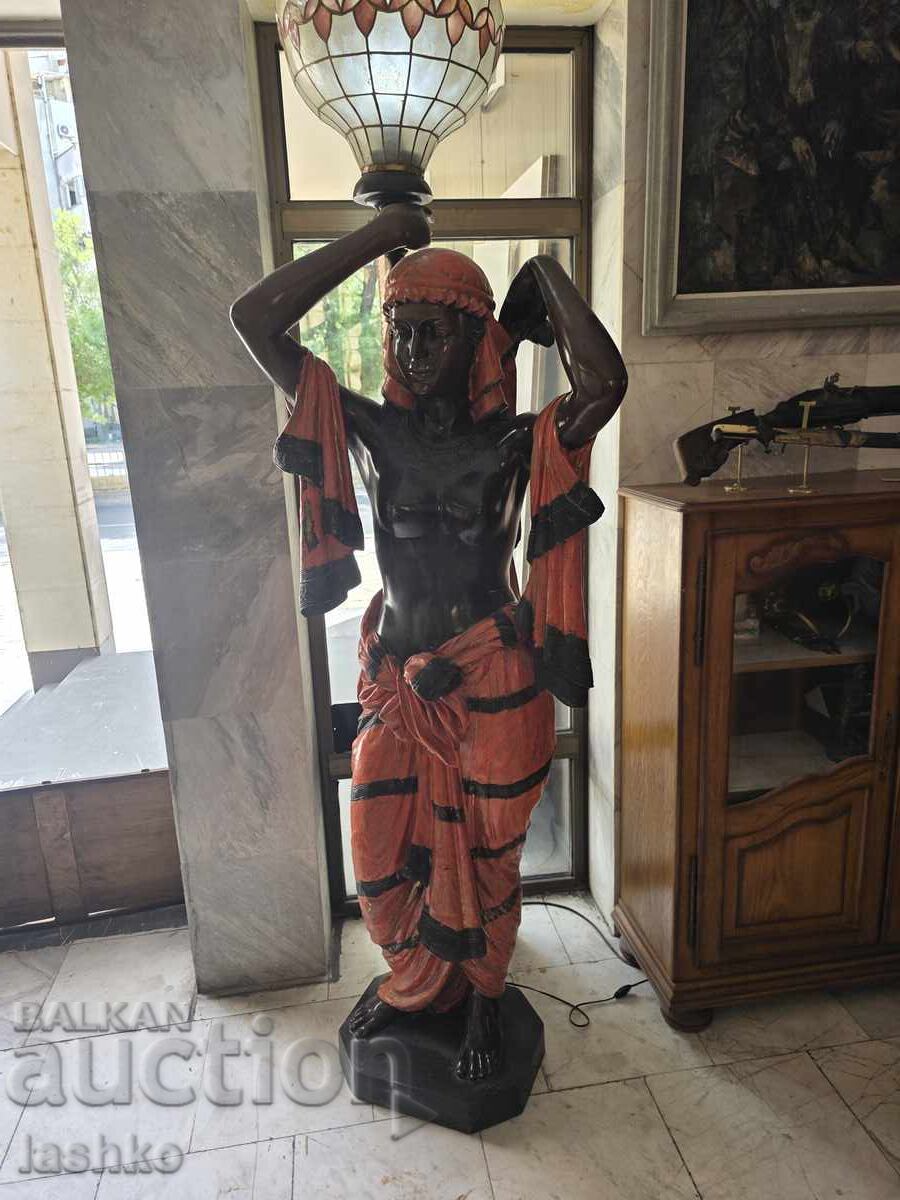 Бронзова статуя лампа