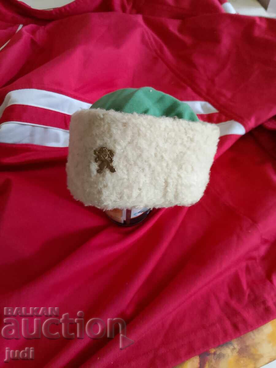 Σοσιαλιστικό καπέλο του Τσαβντάρτσε Σοσιαλιστικό καπέλο του Τσαβντάρτσε