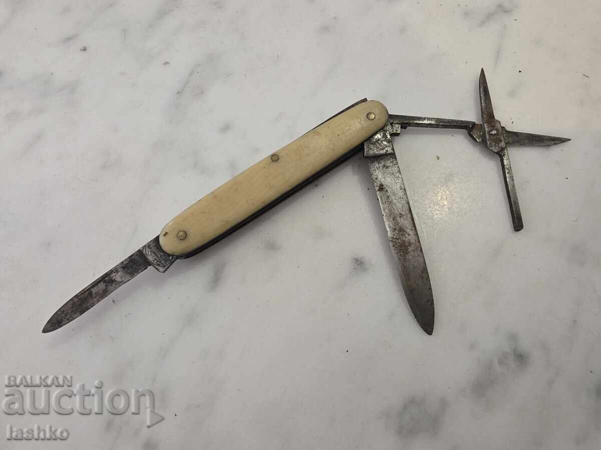 An old pocket knife with price 19.99 BGN | € 10.22 An old pocket knife with price 19.99 BGN | € 10.22