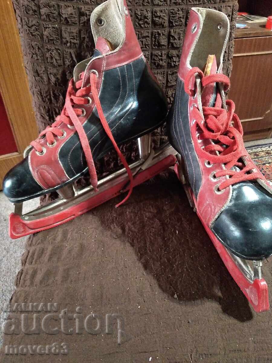 Patinaj pe gheață "FOS-Meteor". Număr 43