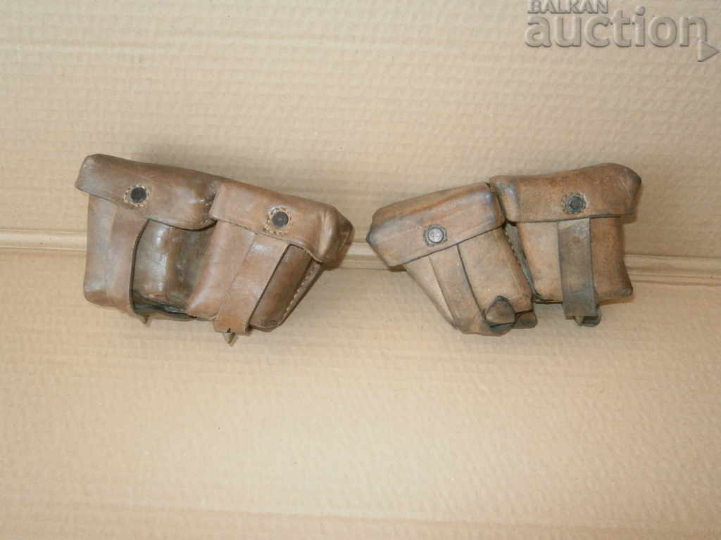 Old Leather Canteens, Pair M 95 WW1 WWI WW2 WWII Canteen