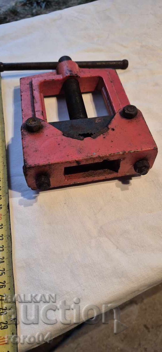 МЕНГЕМЕ с цена 62.10 лв. | € 31.75