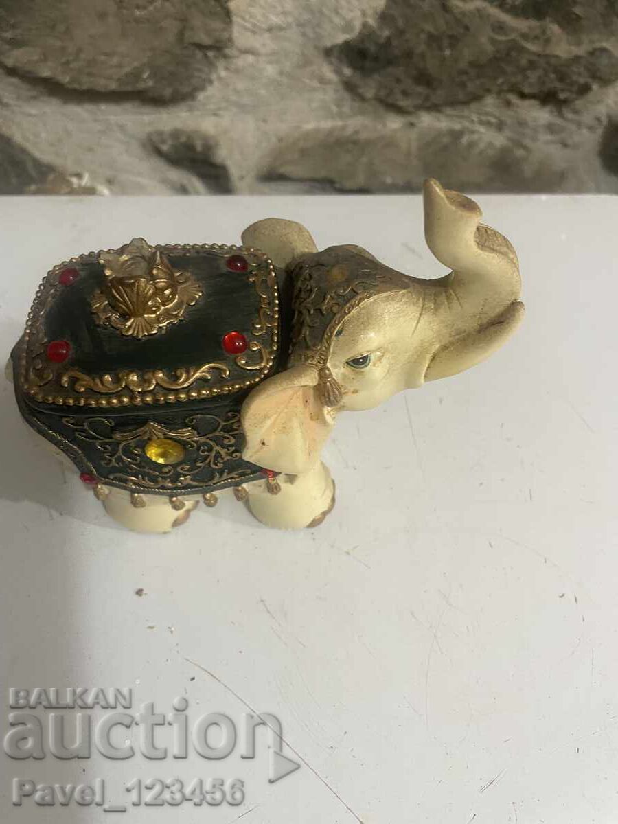 Elephant-shaped box with price 4.99 BGN | € 2.55