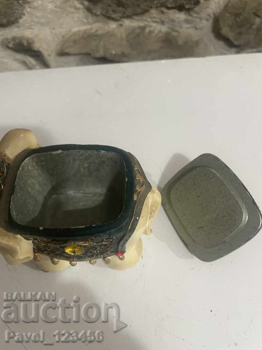 Auction  Elephant-shaped box