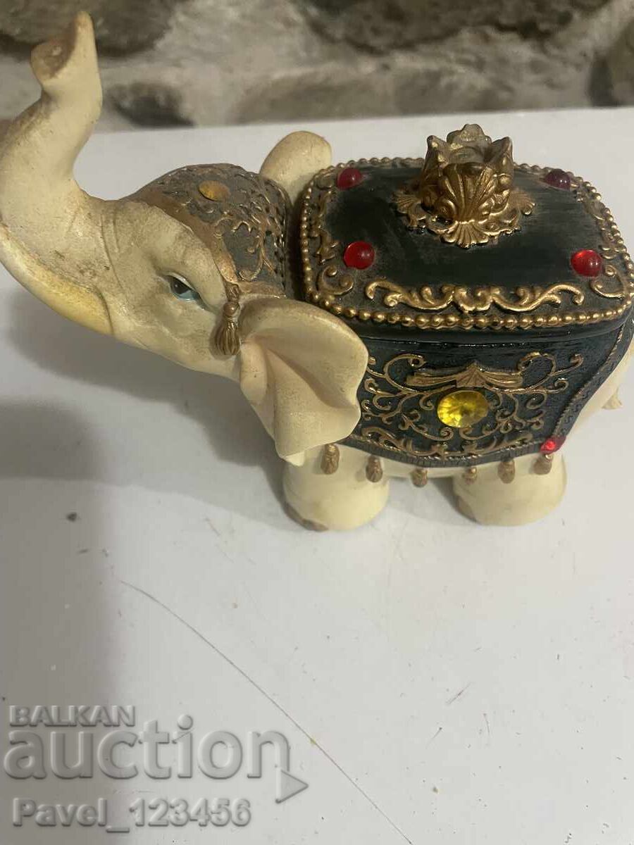 Delivery of Elephant-shaped box