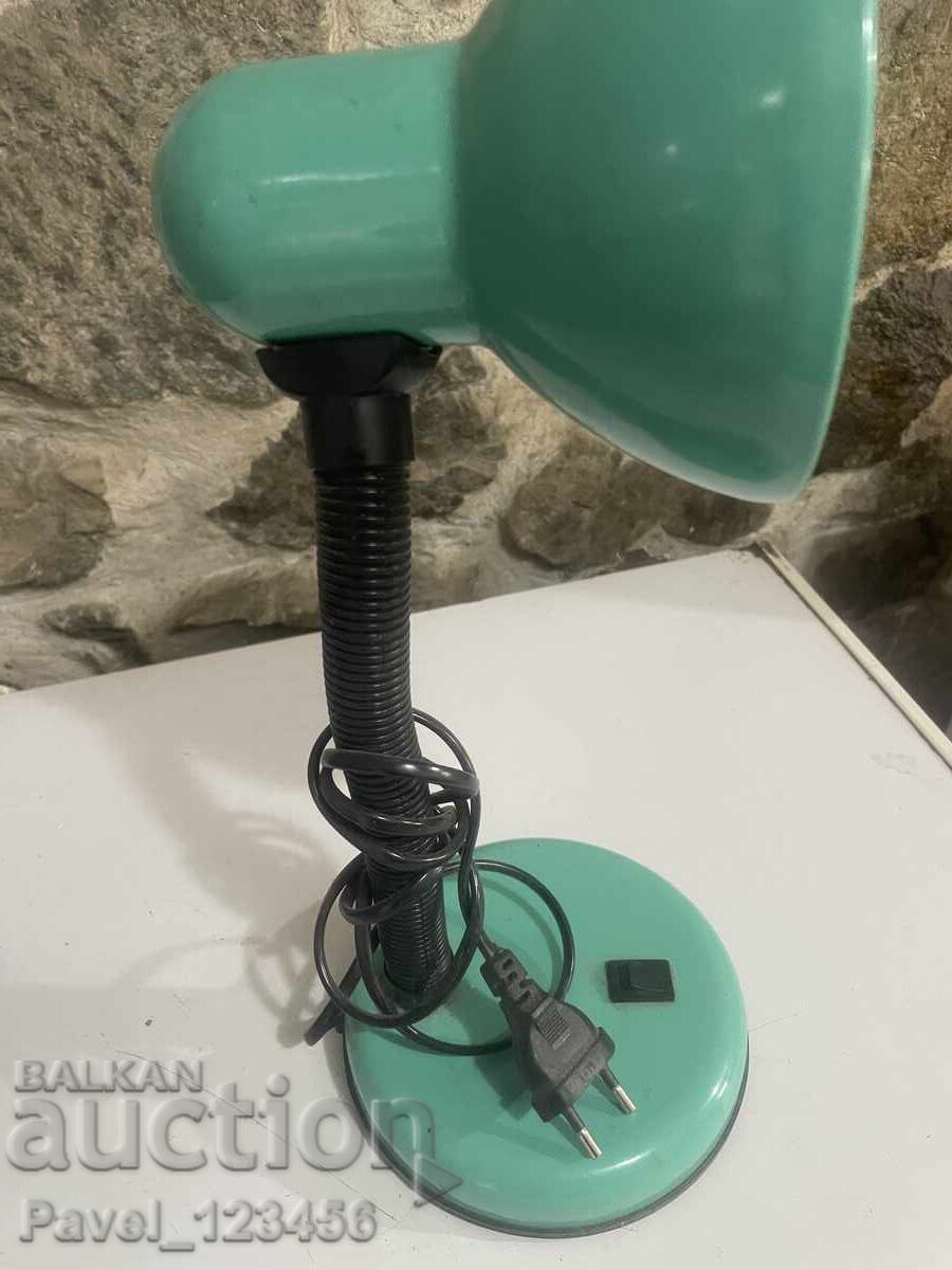 Παλιό μεταλλικό φωτιστικό με τιμή 9.99 BGN | € 5.11