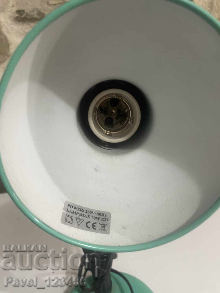 Παράδοση Παλιό μεταλλικό φωτιστικό