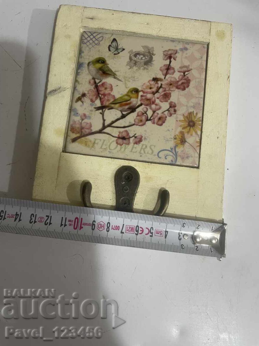 Delivery of Hanger with a ceramic tile