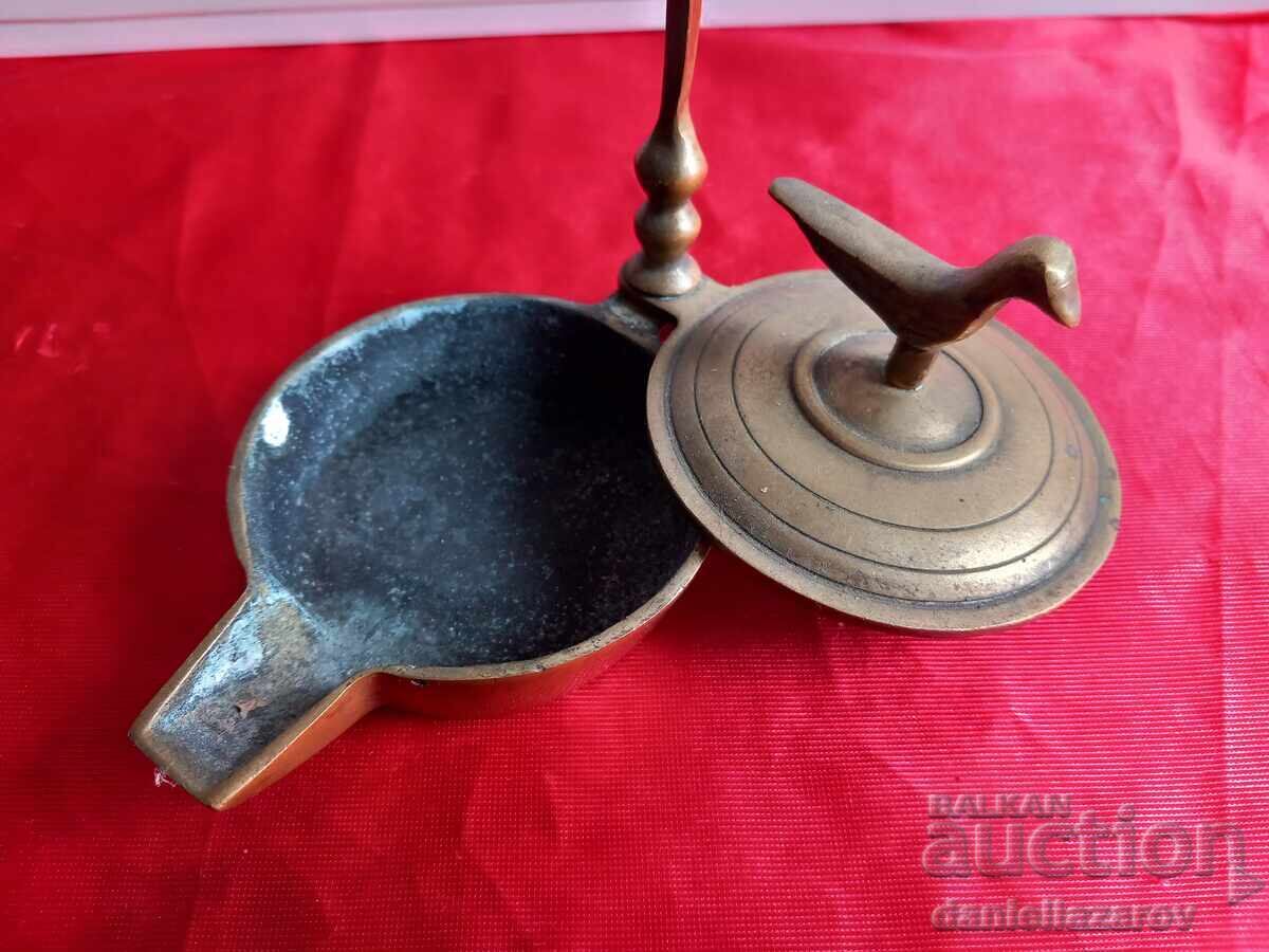 Licitație Veche Lampă de Ulei Otomană din Bronz cu Pasăre