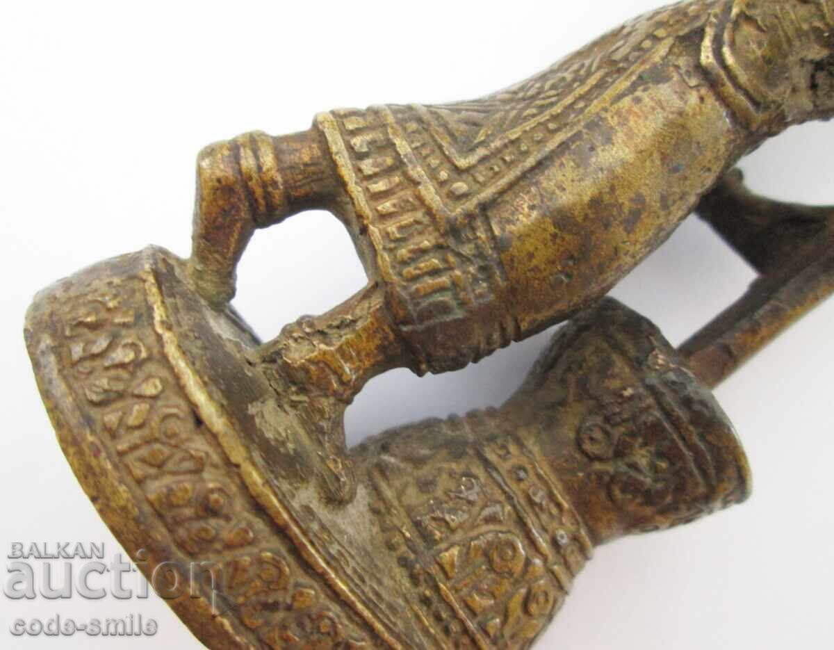 Παράδοση Παλιά, παλαιά μπρούτζινη αγαλματίδιο γυναικείας φιγούρας