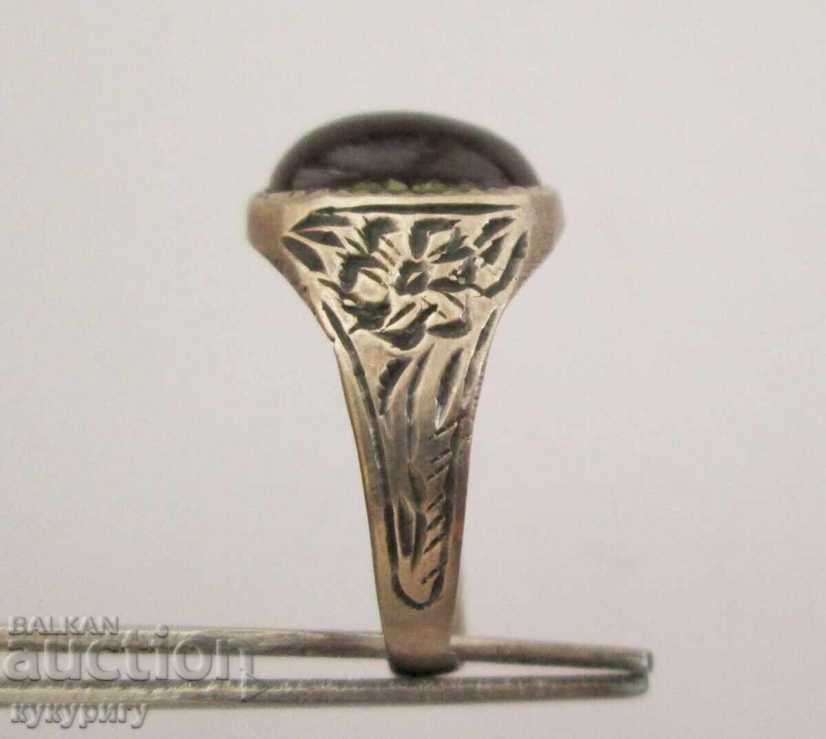 Παλαιό Αναγεννησιακό ασημένιο δαχτυλίδι με πέτρα Αχάτη με τιμή 50.00 BGN | € 25.56