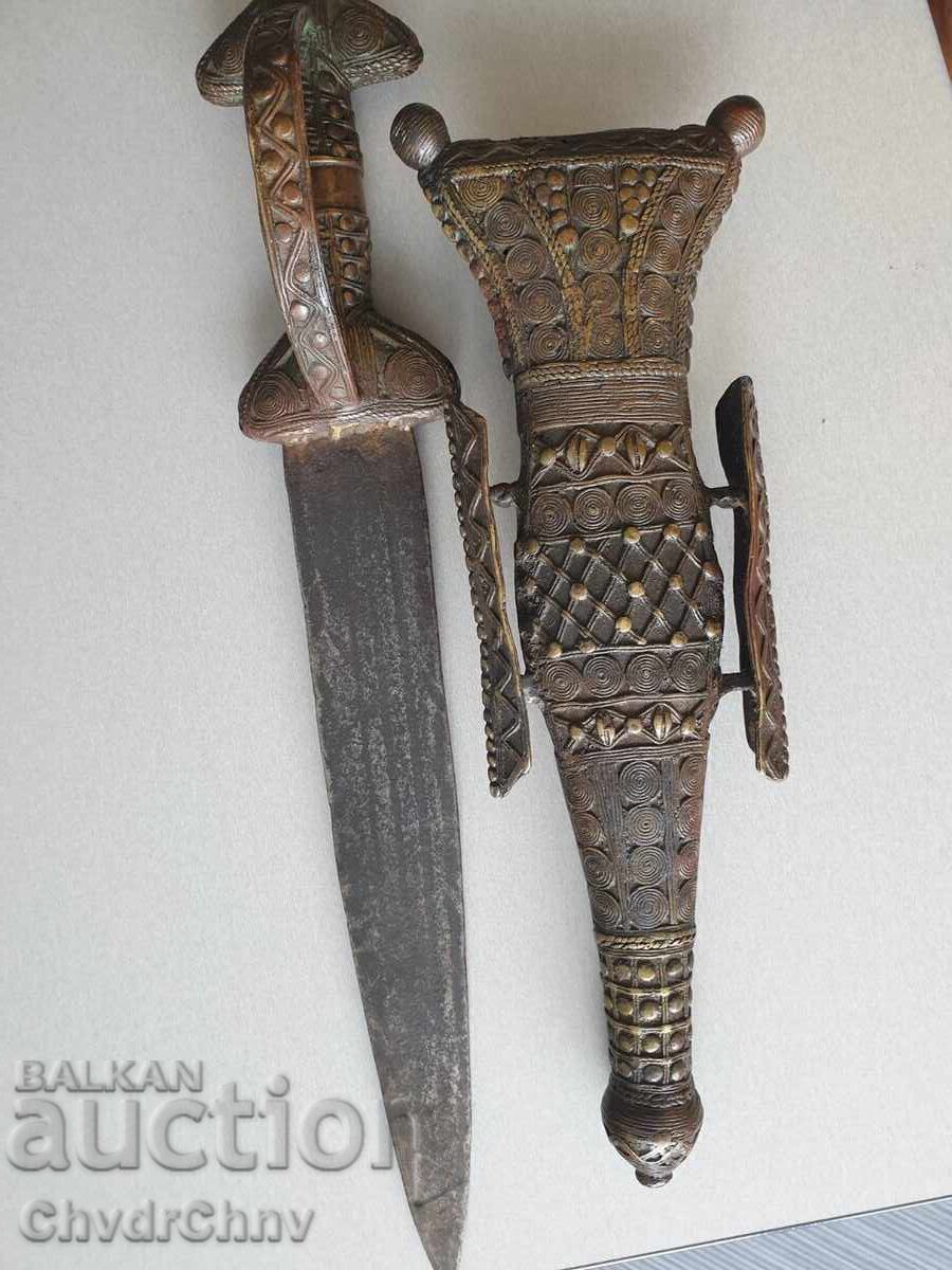 Licitație Pumnal-pumnal de bronz cu teacă/cuțit ritual african vechi