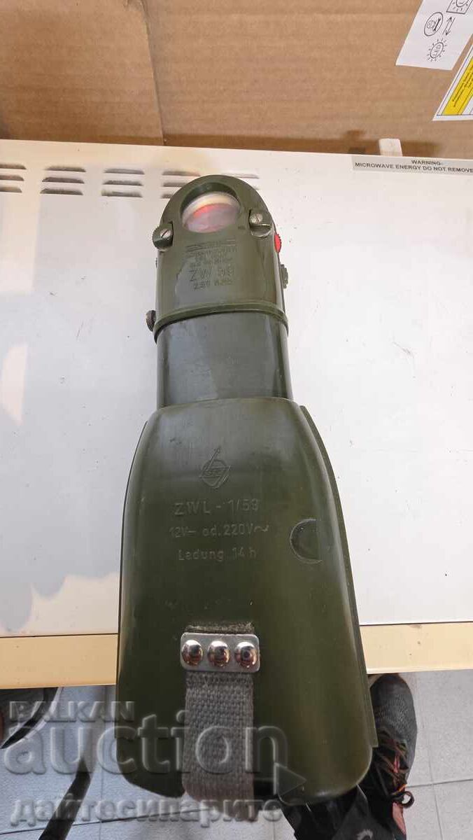 Стар сигнален фенер със зареждане и различни светлини