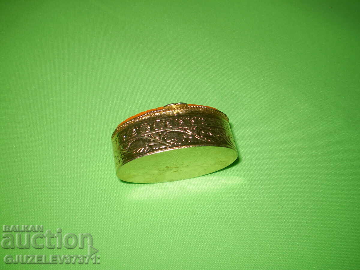 Аукцион Кутия за  бижута , хапчета   златен метал и микромозайка