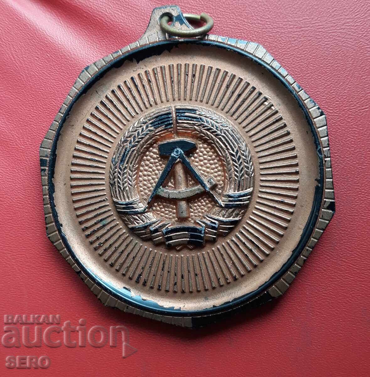 Германия-ГДР-медал 1974 от армейска спартакиада с цена 2.00 лв. | € 1.02 Германия-ГДР-медал 1974 от армейска спартакиада с цена 2.00 лв. | € 1.02