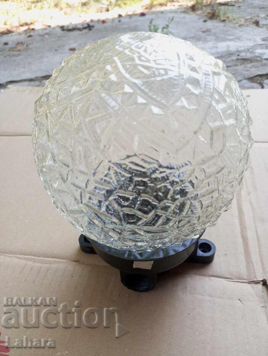 Lampă rezistentă la umezeală din perioada socialistă cu preț 13.00 BGN | € 6.65 Lampă rezistentă la umezeală din perioada socialistă cu preț 13.00 BGN | € 6.65