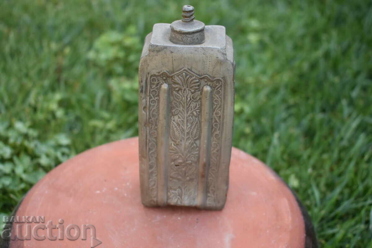 Αναγεννησιακό κασσιτερο-μολυβδένιο παγούρι Αναγεννησιακό κασσιτερο-μολυβδένιο παγούρι