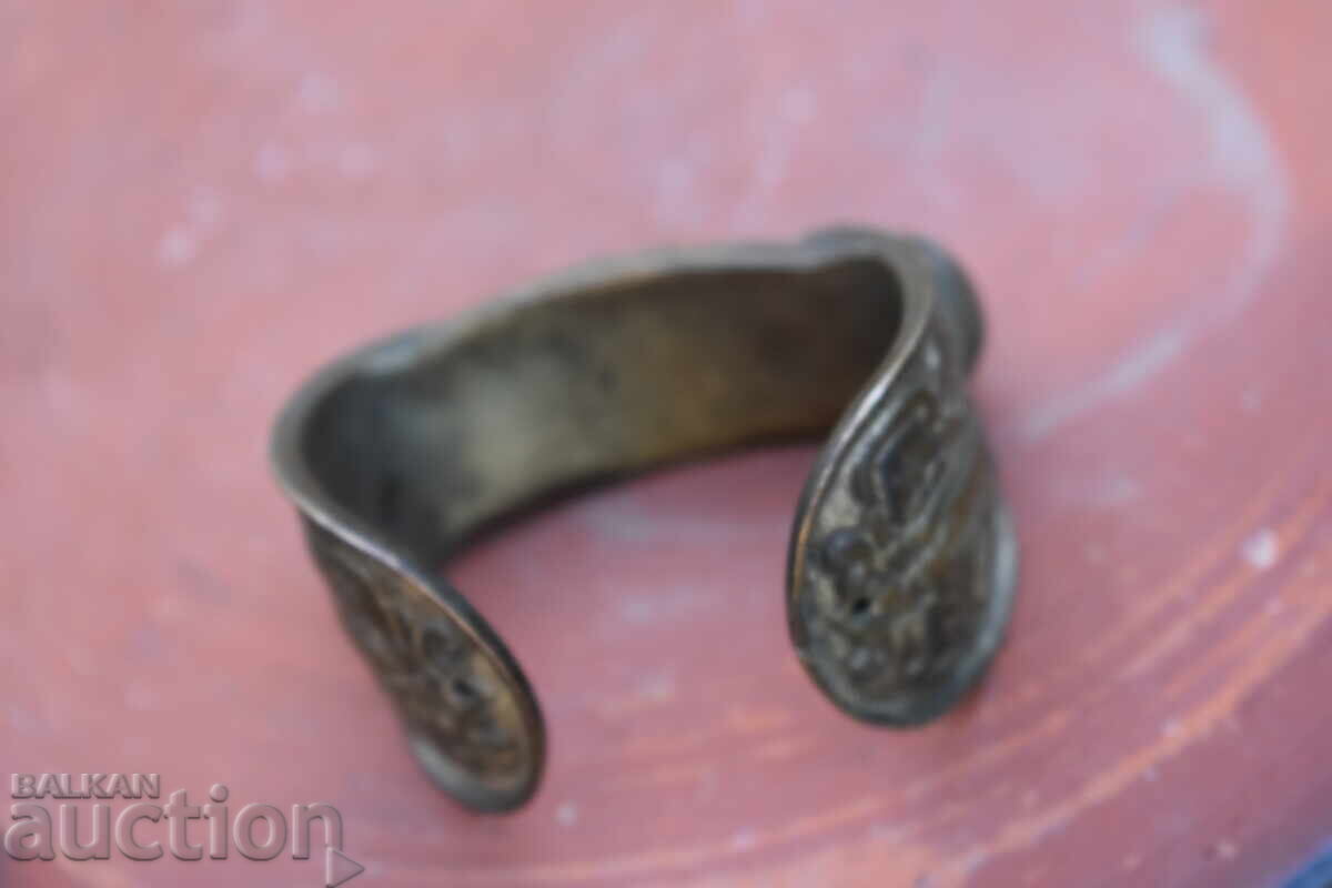 Παράδοση Γρίβνα σφενδόνα