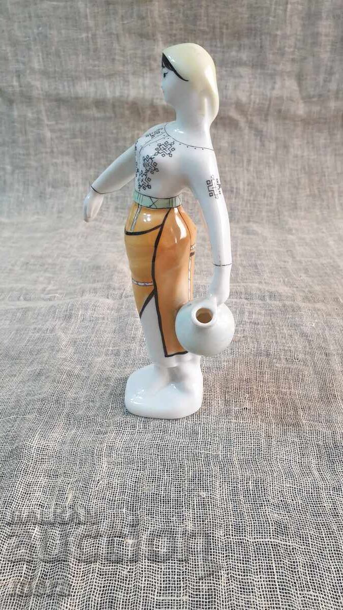 Figurină de porțelan cu preț € 27.00 | 52.81 BGN