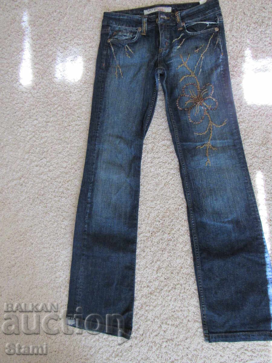 Blugi pentru fetițe mărimea 28/32 cu efecte cu preț 12.00 BGN | € 6.14