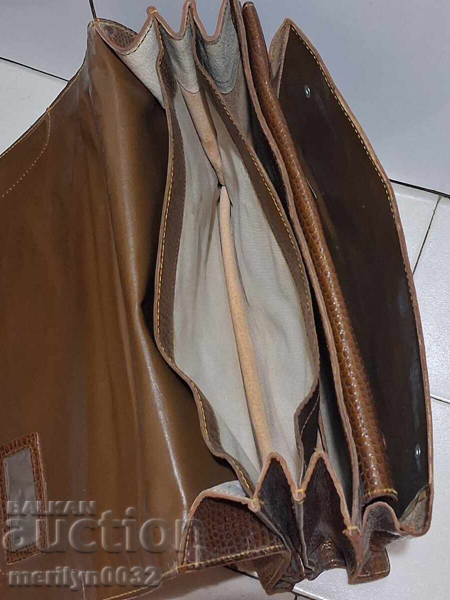 Livrarea Geantă de ofițer pentru documente secrete, anii '60, BNA