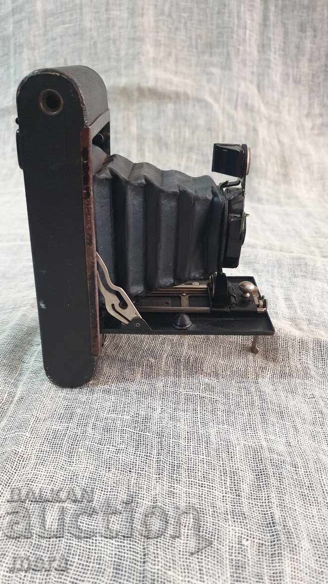 Auction  Vintage bellows camera KODAK USA