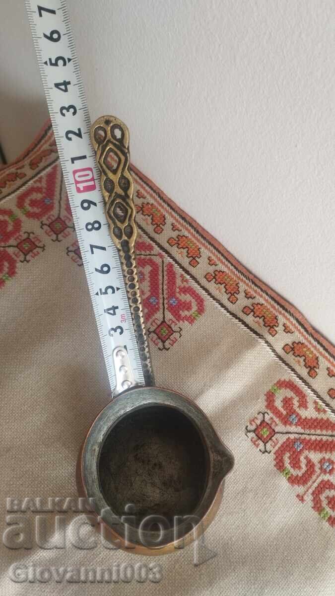 Old copper kettle with price 22.00 BGN | € 11.25 Old copper kettle with price 22.00 BGN | € 11.25