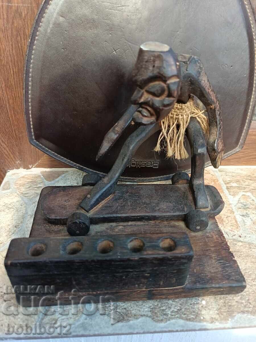 Statueta din lemn Statueta din lemn