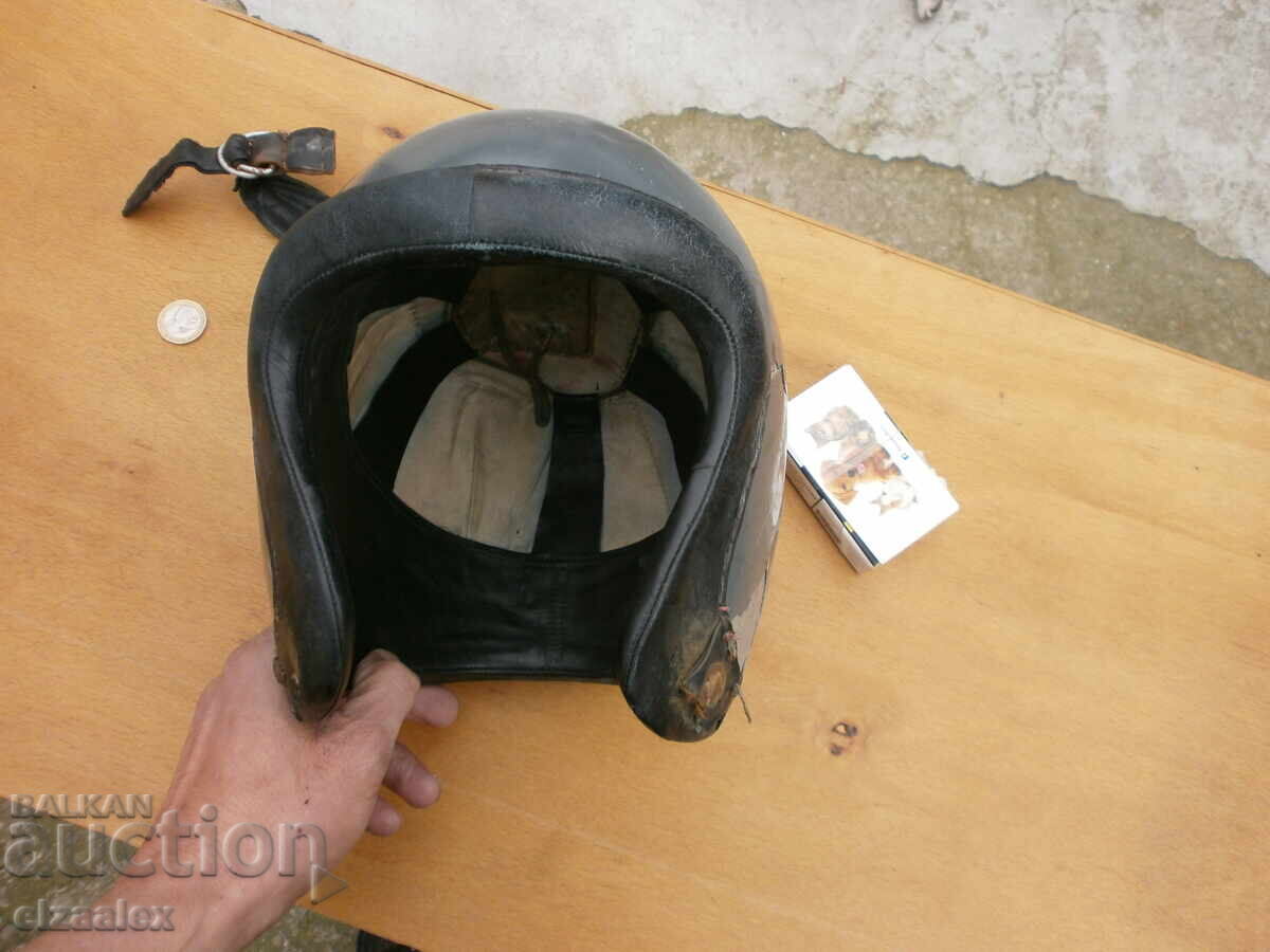 Licitație Căști de parașutism militare NRB, foarte rare