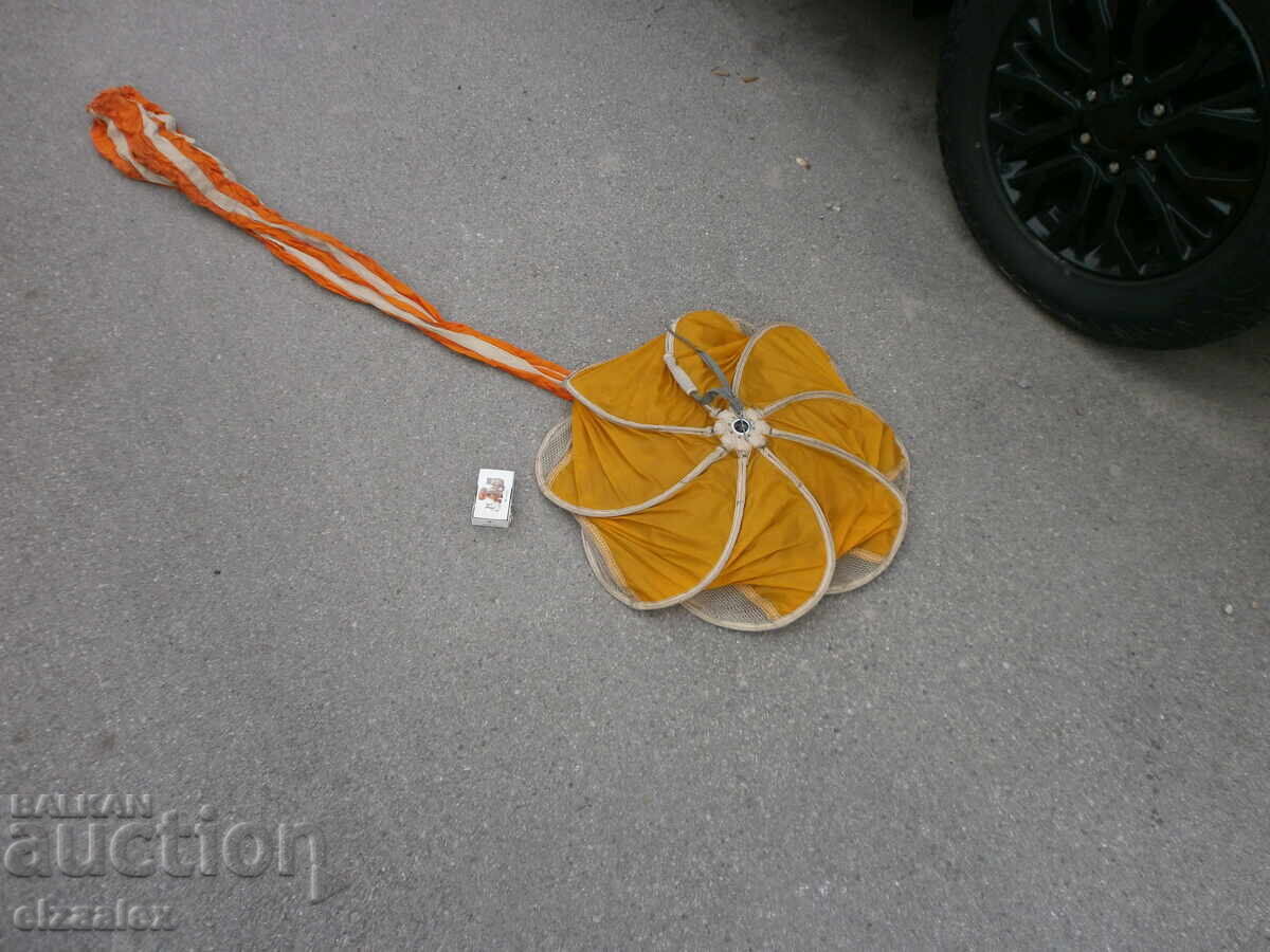 Parașutism NRB cu preț 20.00 BGN | € 10.23