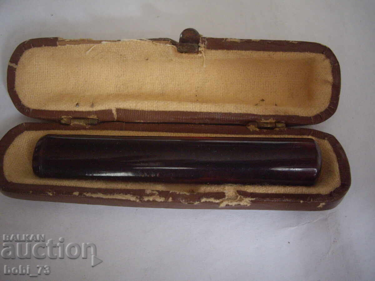 Old amber cigarette with price 120.00 BGN | € 61.36 Old amber cigarette with price 120.00 BGN | € 61.36
