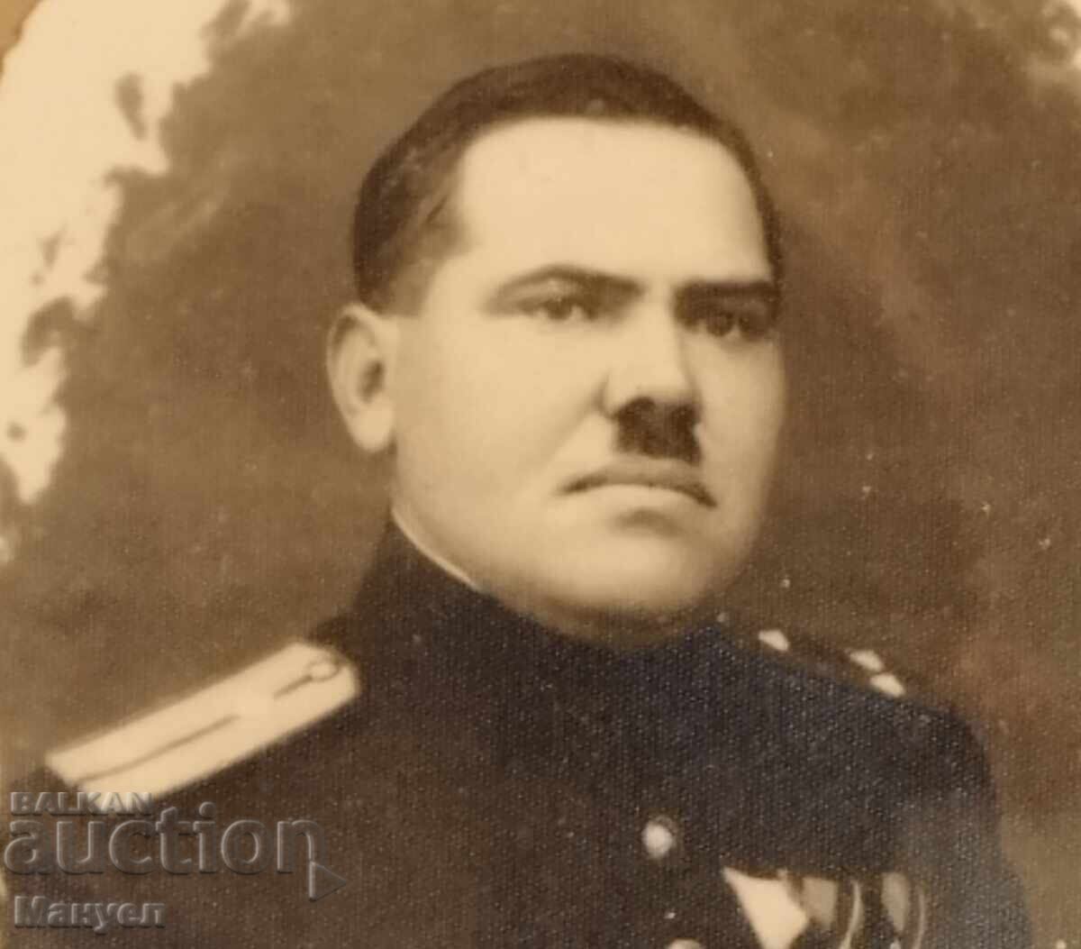 Παράδοση Φωτογραφία του θρυλικού κομ. του 9ου Πλόβ. πεζικού συντάγματος, συνταγματάρχη Ιβάν Μπόνεφ Παράδοση Φωτογραφία του θρυλικού κομ. του 9ου Πλόβ. πεζικού συντάγματος, συνταγματάρχη Ιβάν Μπόνεφ