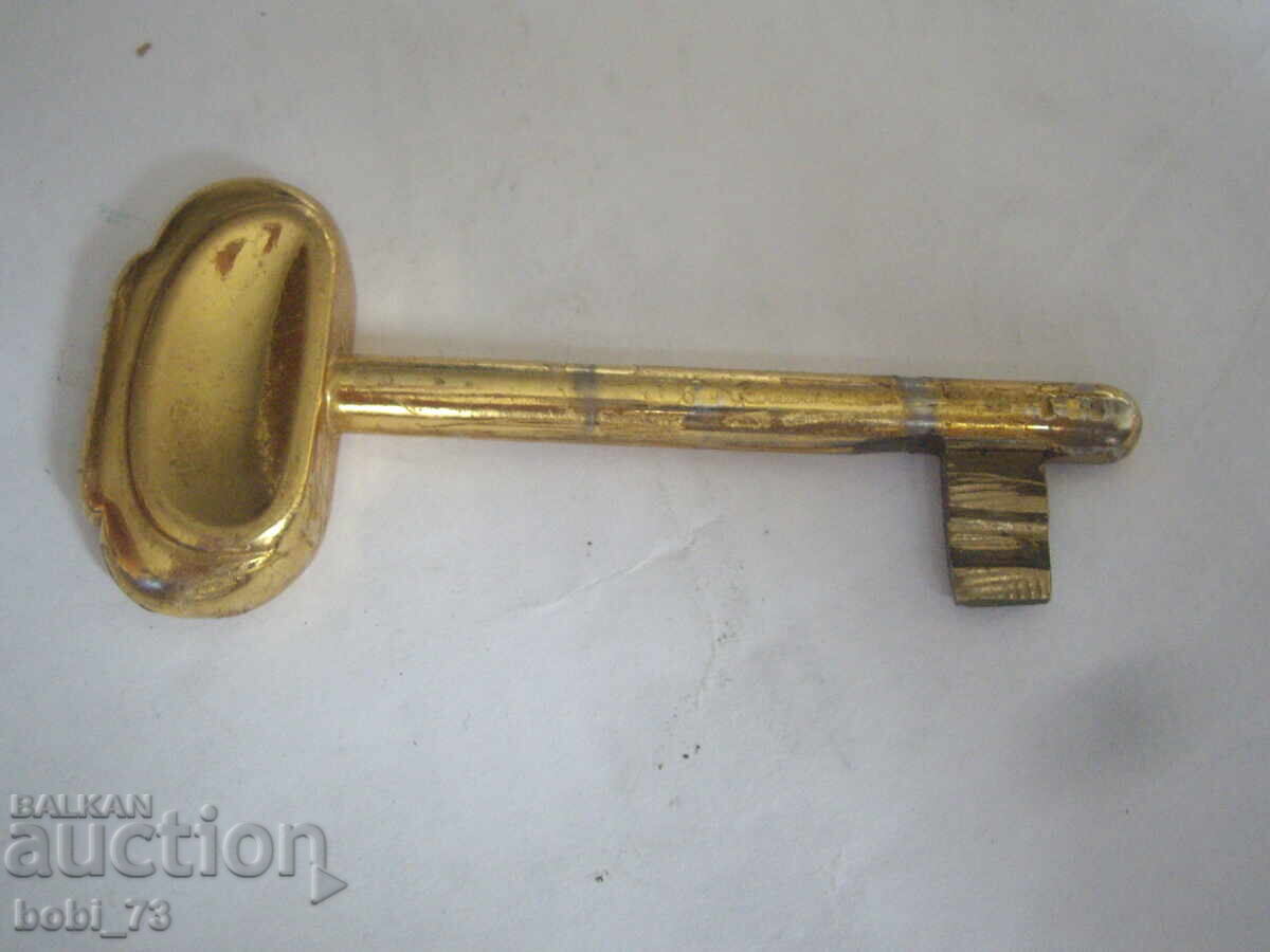 Επιχρυσωμένο κλειδί με τιμή 15.00 BGN | € 7.67 Επιχρυσωμένο κλειδί με τιμή 15.00 BGN | € 7.67