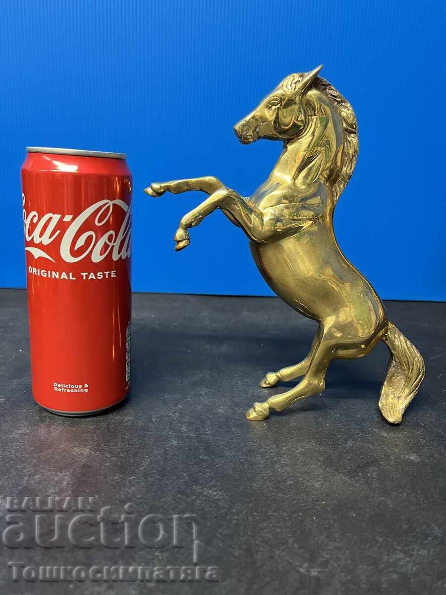 Όμορφο, χάλκινο άλογο