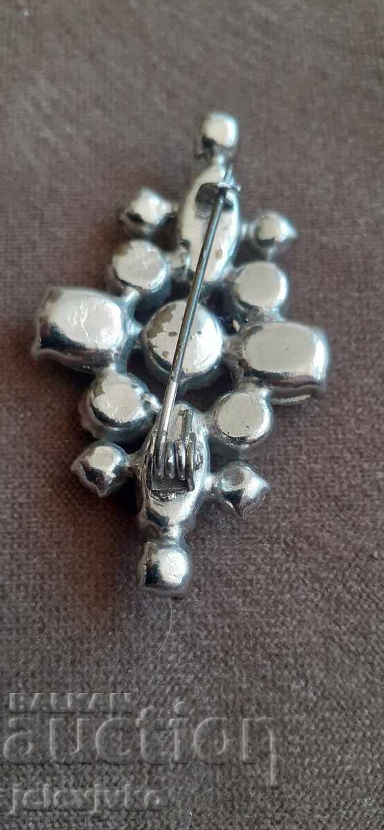 O broșă cu preț € 7.67 | 15.00 BGN O broșă cu preț € 7.67 | 15.00 BGN