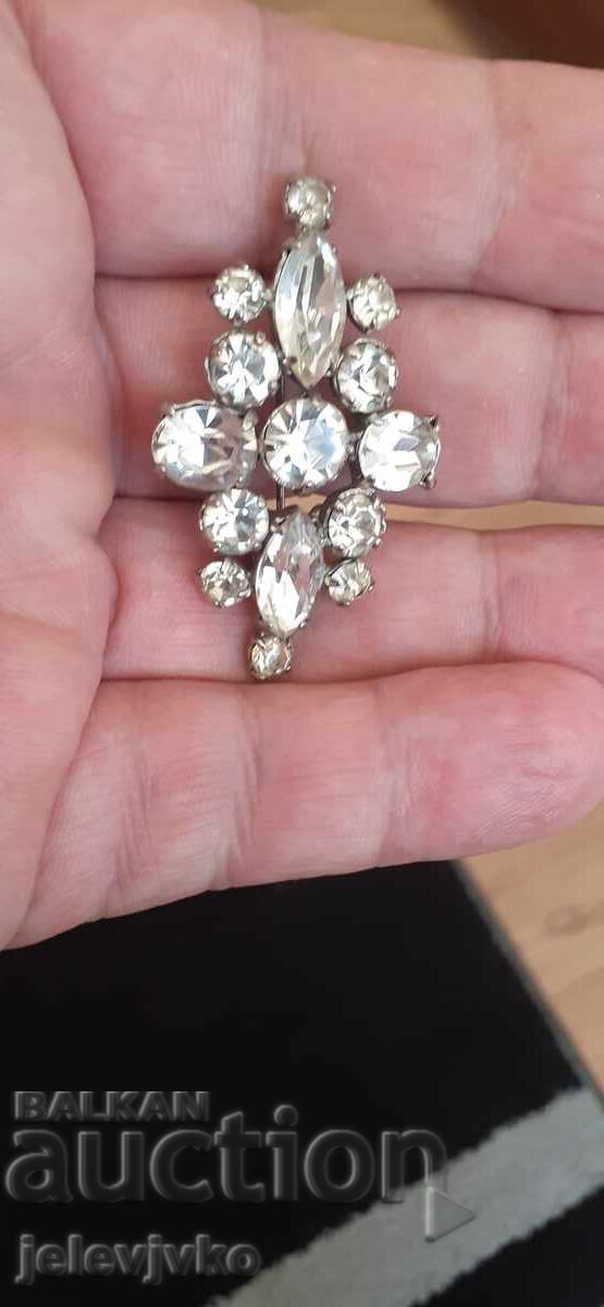 Licitație O broșă Licitație O broșă