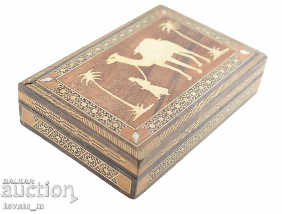 Δημοπρασία Ξύλινο κουτί με ένθετα από μαργαριτάρι και κόκαλο