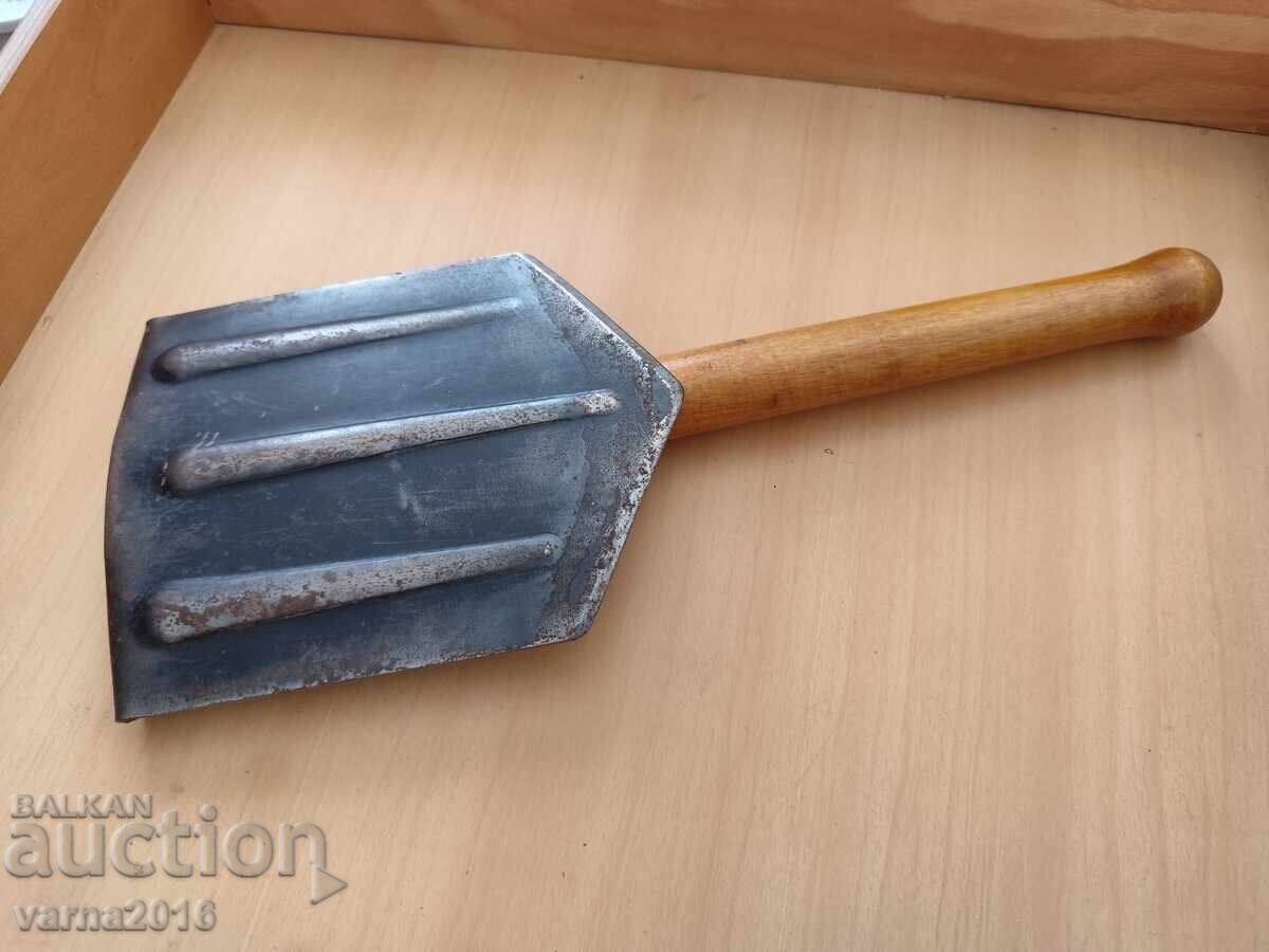 Lopata Sgŭvaema Mnogofunktsionalna cu preț 50.00 BGN | € 25.56 Lopata Sgŭvaema Mnogofunktsionalna cu preț 50.00 BGN | € 25.56