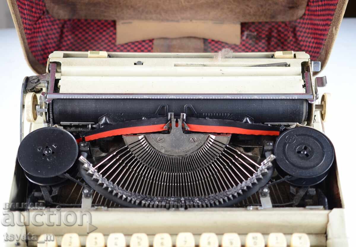 Licitație Mașină de scris chirilică soc - funcționează