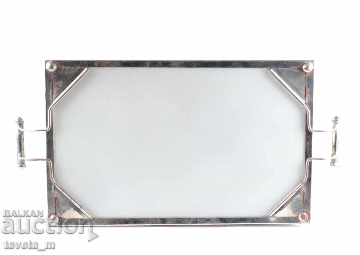 Παράδοση Πορσελάνινος δίσκος με ασημένια μεταλλικά στοιχεία Παράδοση Πορσελάνινος δίσκος με ασημένια μεταλλικά στοιχεία