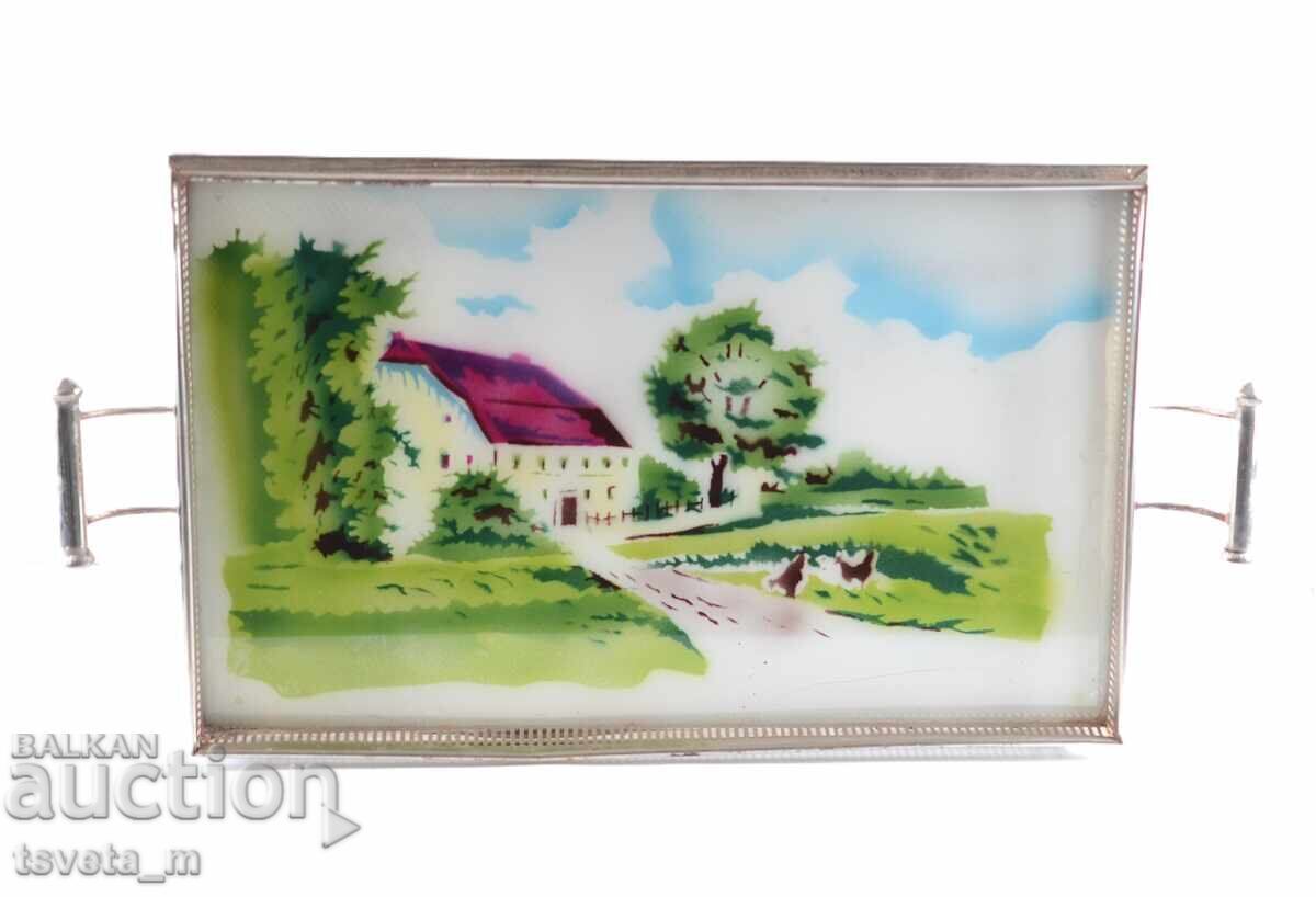 Πορσελάνινος δίσκος με ασημένια μεταλλικά στοιχεία Πορσελάνινος δίσκος με ασημένια μεταλλικά στοιχεία