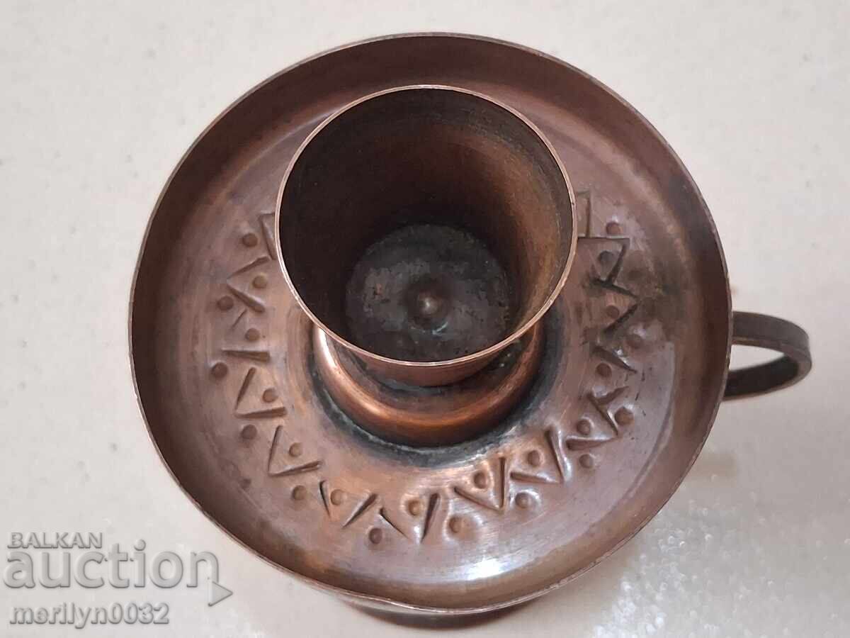 Δημοπρασία Παλιό σφυρήλατο χάλκινο κηροπήγιο κοινωνικής περιόδου, κερί