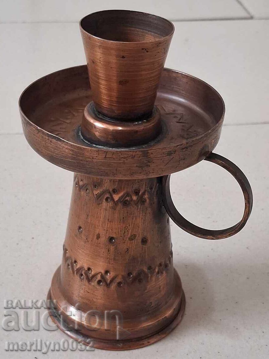 Παράδοση Παλιό σφυρήλατο χάλκινο κηροπήγιο κοινωνικής περιόδου, κερί