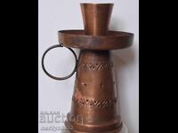 Παλιό σφυρήλατο χάλκινο κηροπήγιο κοινωνικής περιόδου, κερί