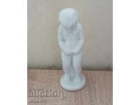 Figurină veche de porțelan Băiatul care face pipi. Europa