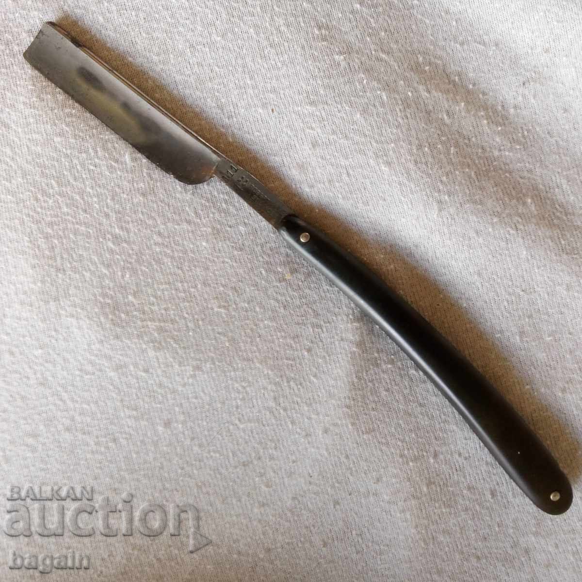 Delivery of Robert Klaas Razor. Bakelite
