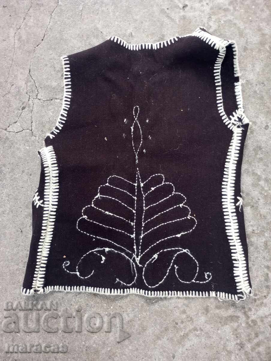 Licitație Haine vechi, ie și pantaloni largi Licitație Haine vechi, ie și pantaloni largi