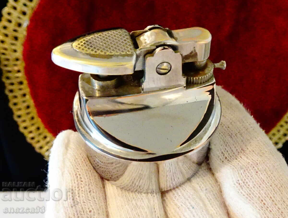 Delivery of Tabletop gas lighter made of tin, 310 g