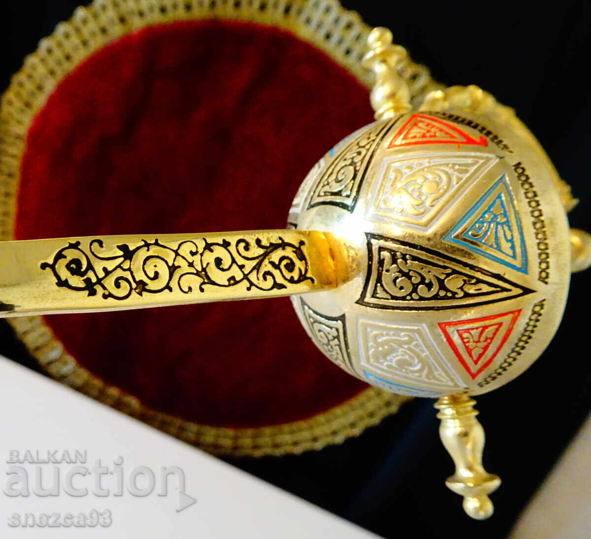 Livrarea Toledo sabie, pumnal, spadă 26 cm, aur, ornamente Livrarea Toledo sabie, pumnal, spadă 26 cm, aur, ornamente